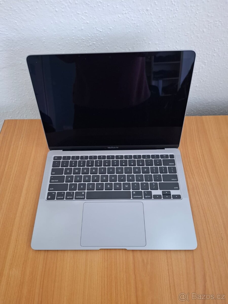 Macbook Air 13 palců M1 chip 16GB RAM 256 SSD 250 cyklů - 10