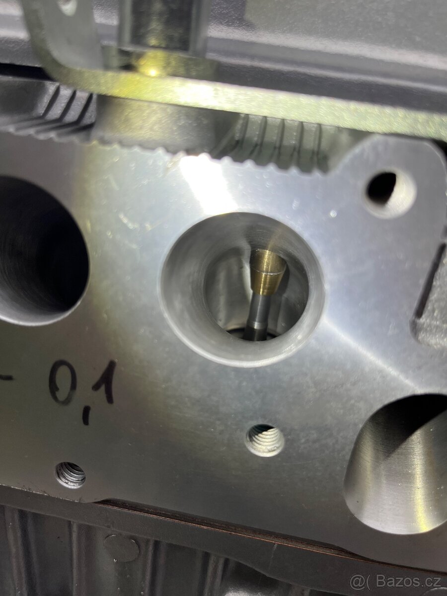 Závodní motor Škoda - 10