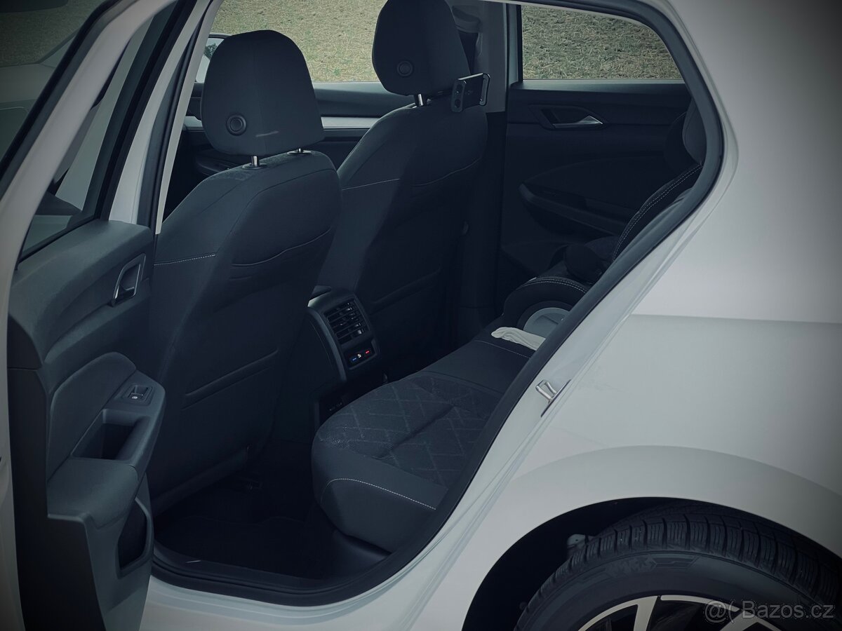 VW Golf 8 1.0 TSI manual - 10