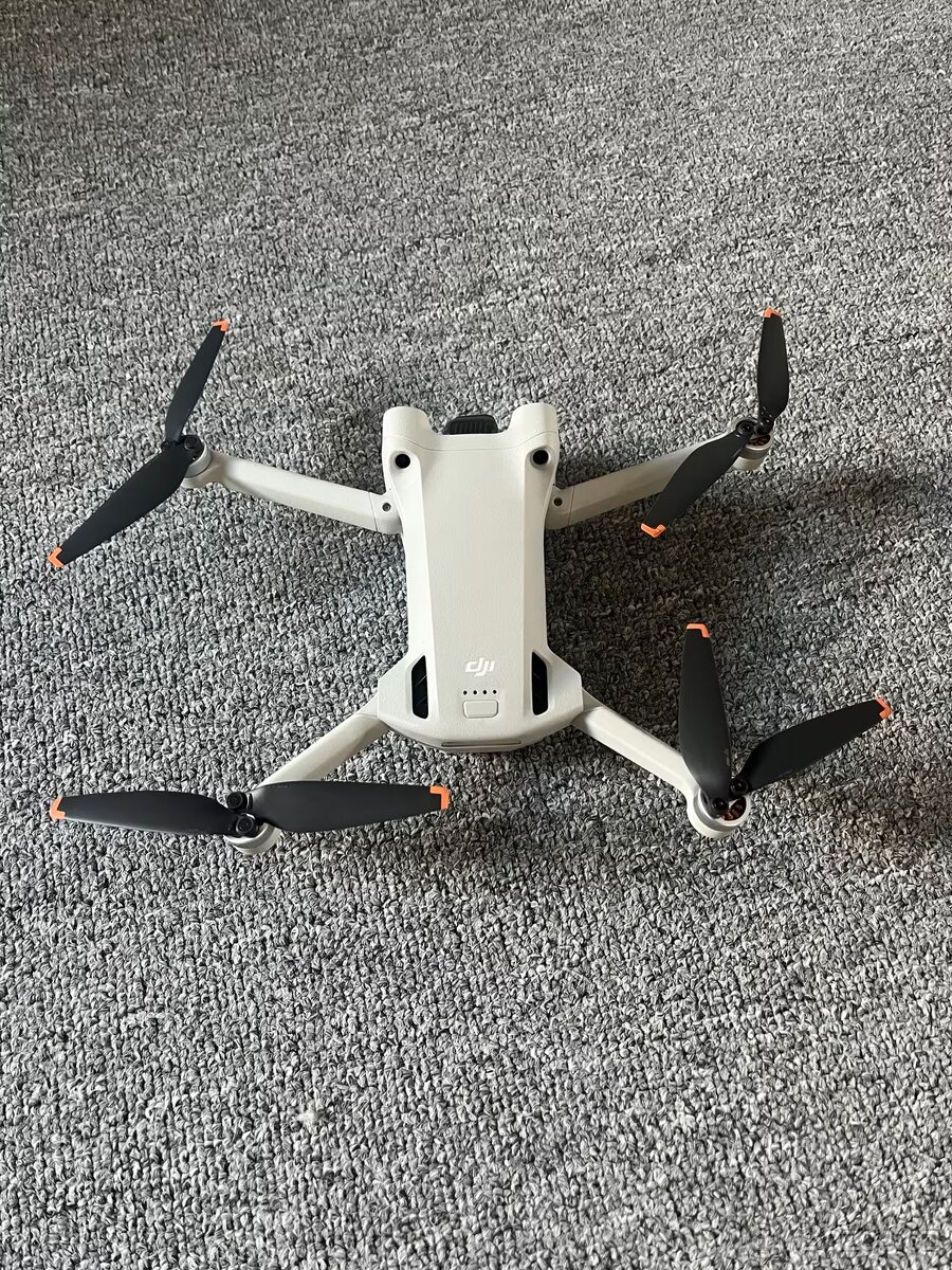 Dron DJI Mini 3 Pro se smart ovladačem a příslušenstvím - 10