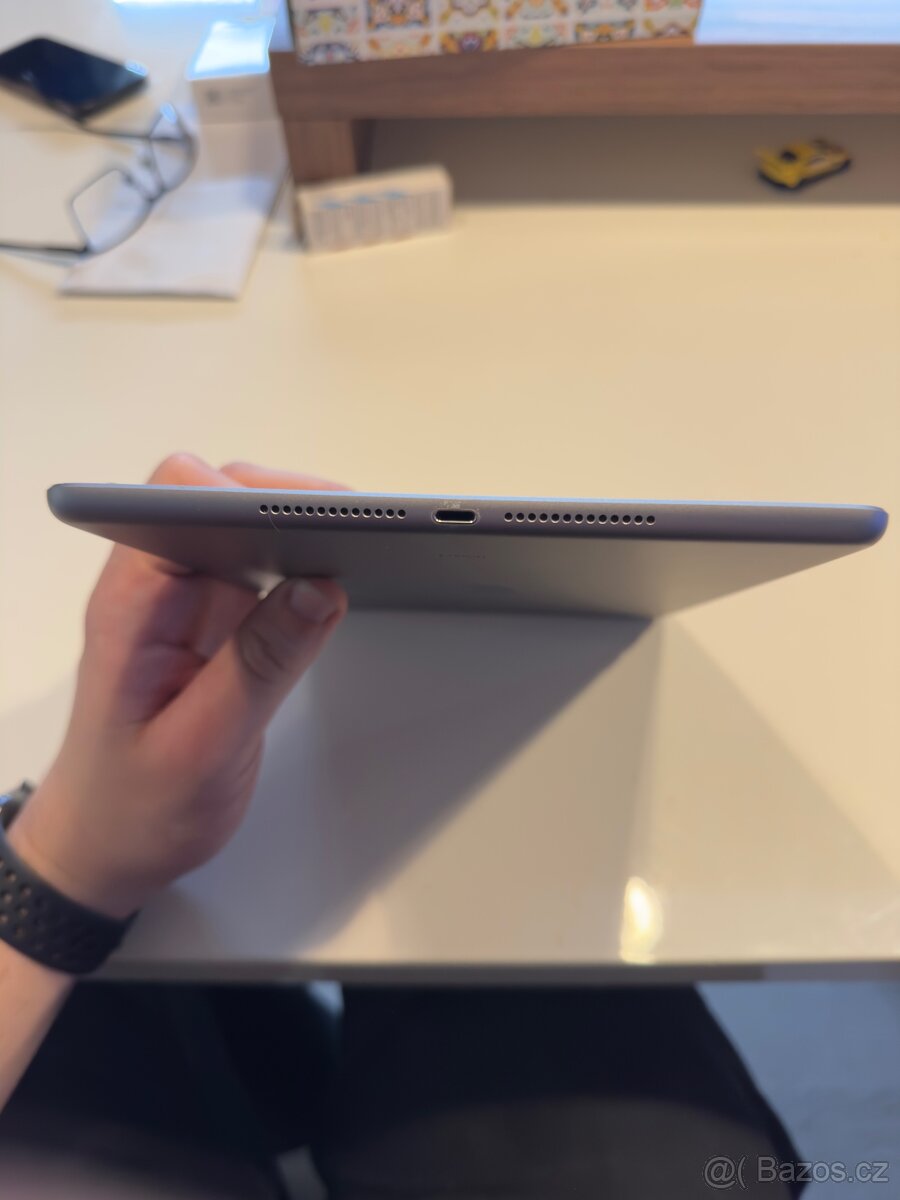 iPad 6. generace (2018) 128GB - 10
