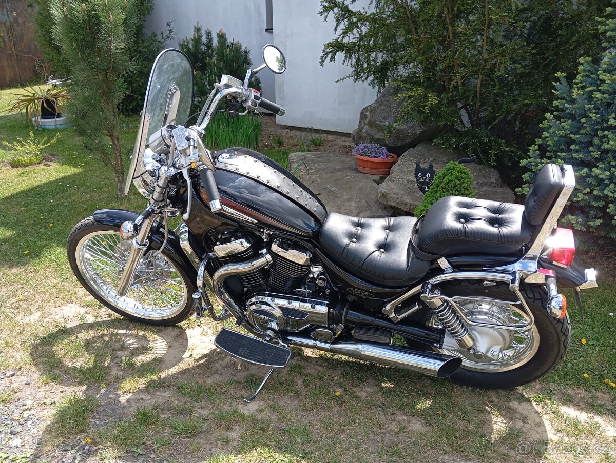 Suzuki VS 800 Intruder - 10