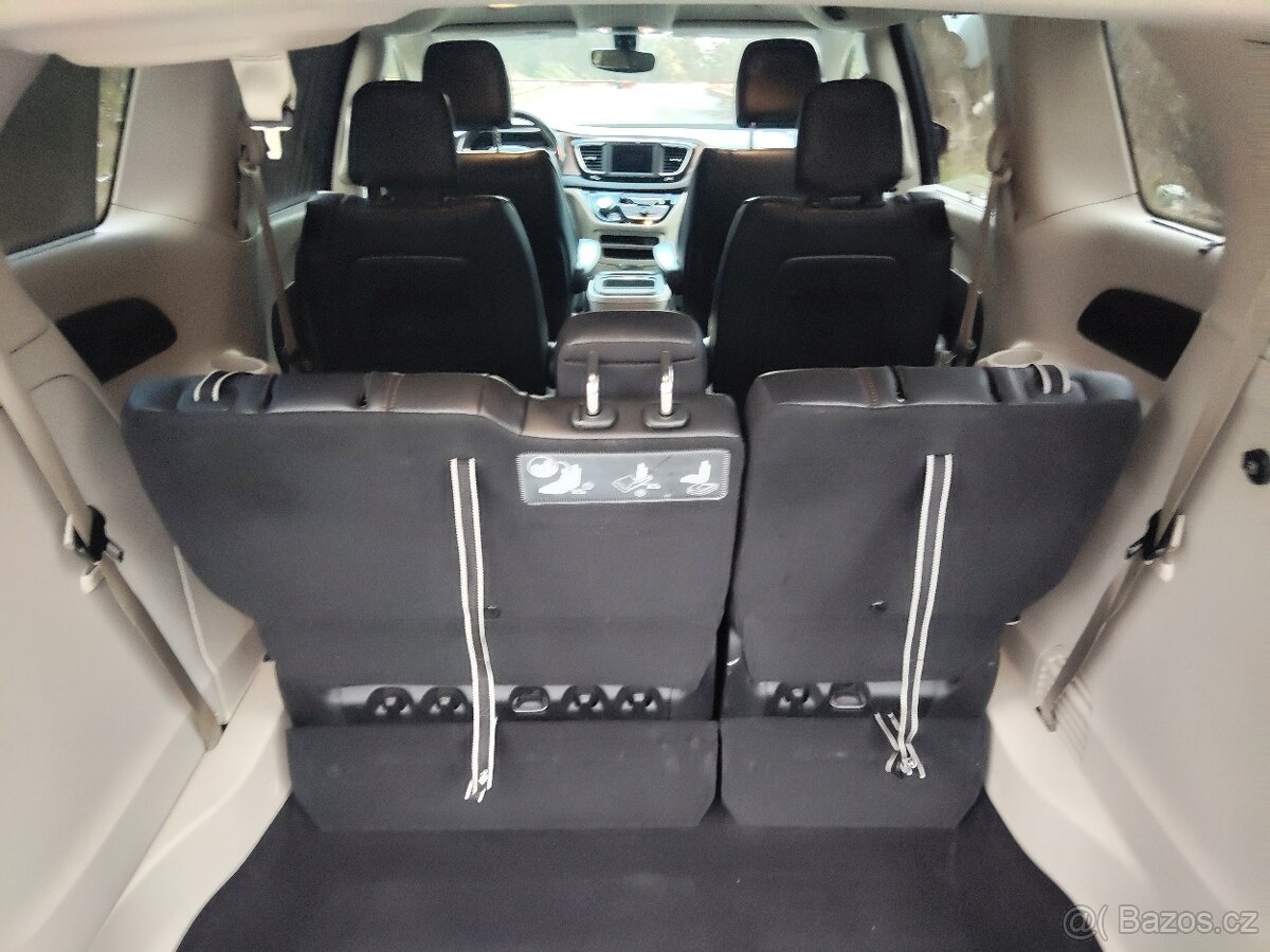 Chrysler Pacifica - 10