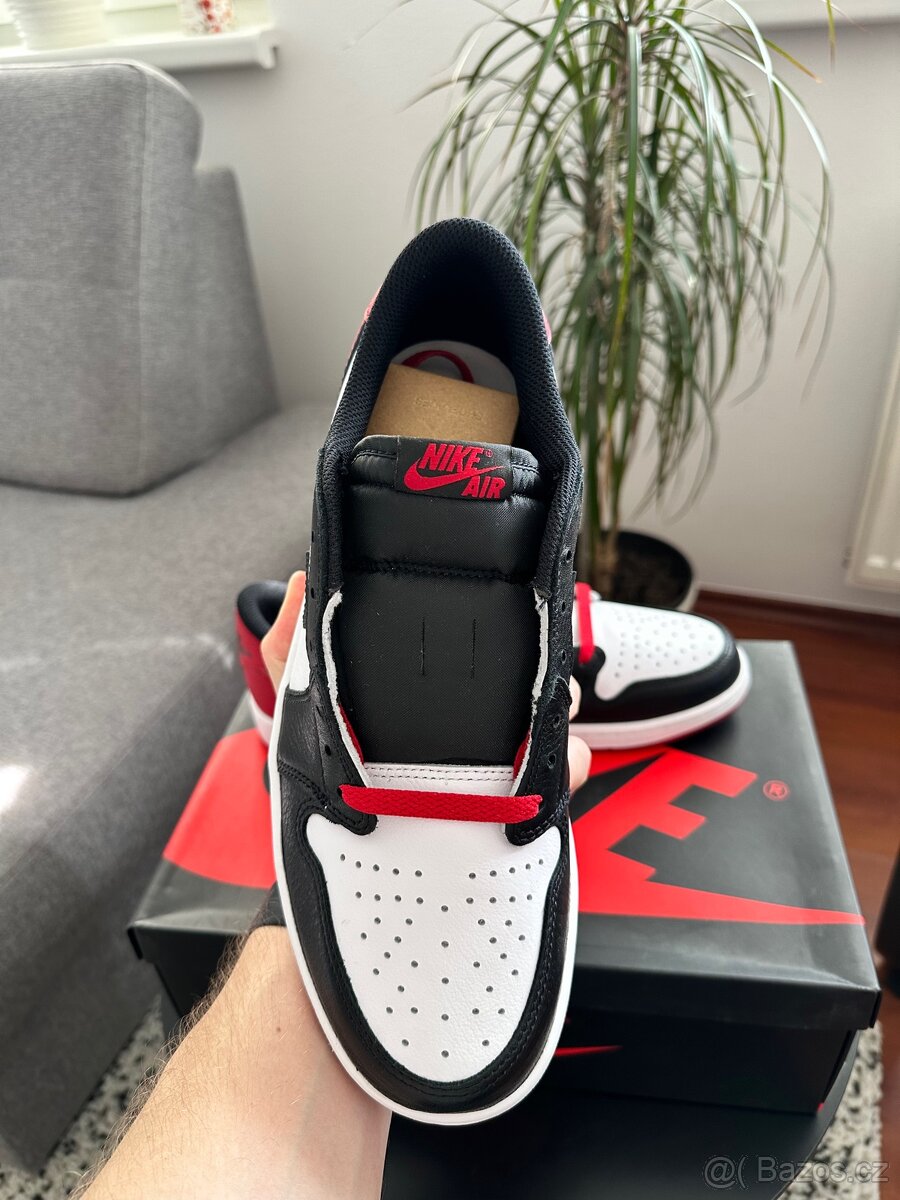 Air Jordan 1 Low OG Black Toe (2023) - 10