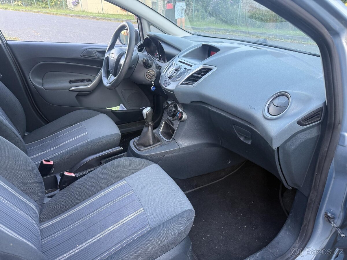Ford Fiesta 1.3i - 10