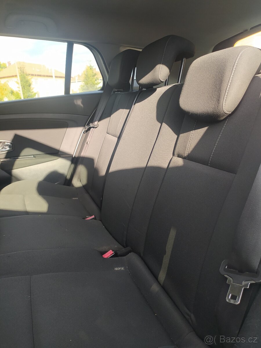 Renault Megane 1.6i LPG kombi benzín plyn 2015 - 10