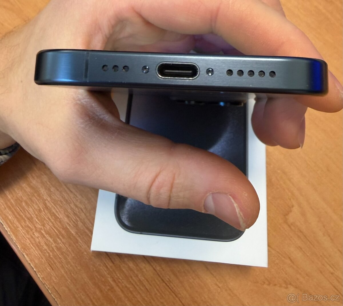 Apple iPhone 15 Pro 128GB modrý titan - 10