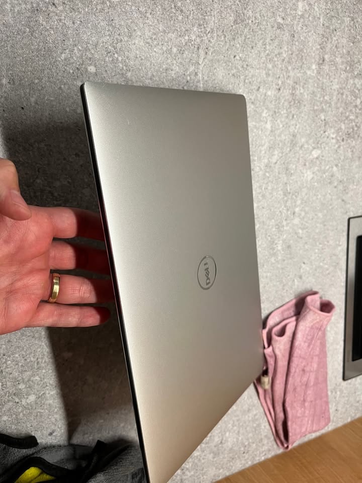 💻🔥 DELL XPS 13 4K 9370 i7 8GB RAM 256GB SSD - 10