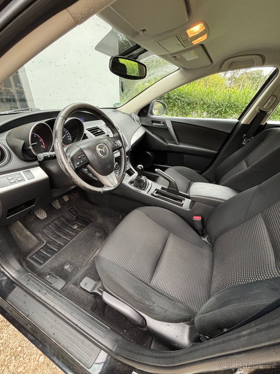 Mazda 3 / 2.2 (2011) - 10