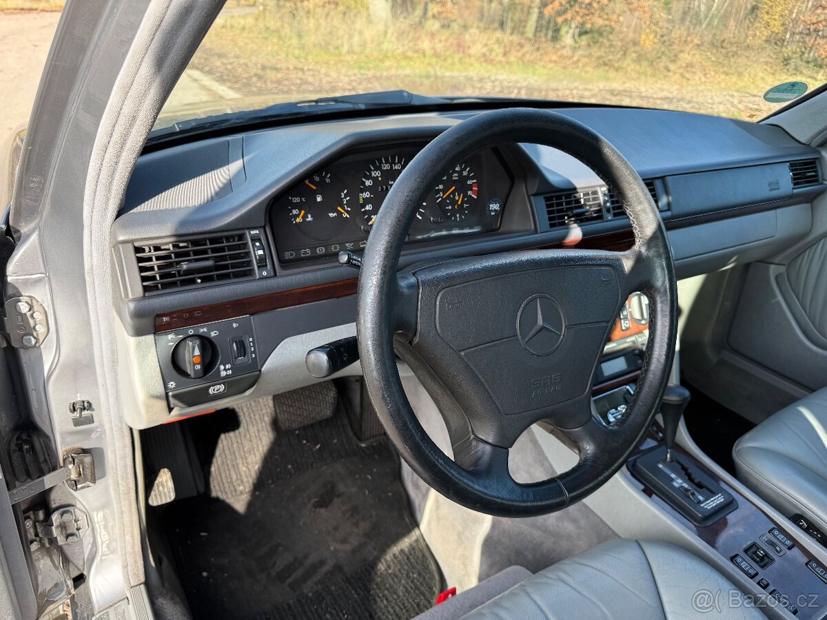 Mercedes-Benz S124 300 TE 4MATIC (1992) - 10