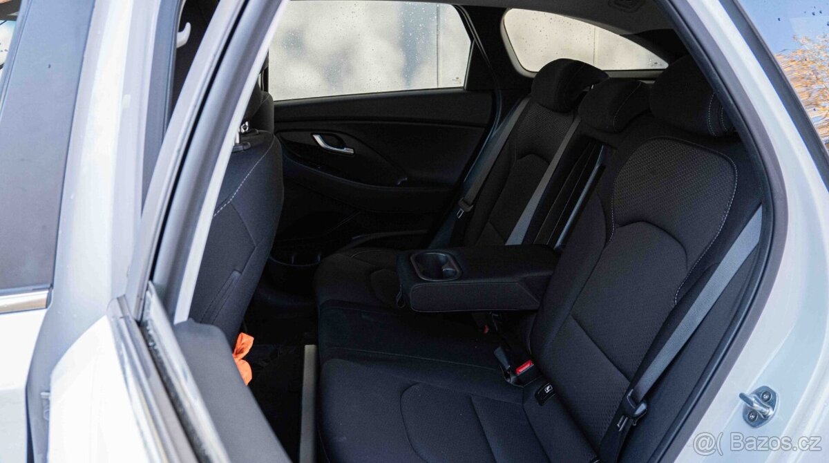 Hyundai i30 CW 1.6 CRDi Classic DTC - 10