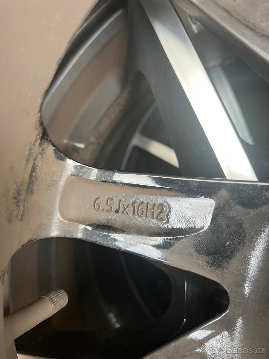 Lité kola Alutec 6.5x16 5x112 letní pneu 205/55/16 - 10