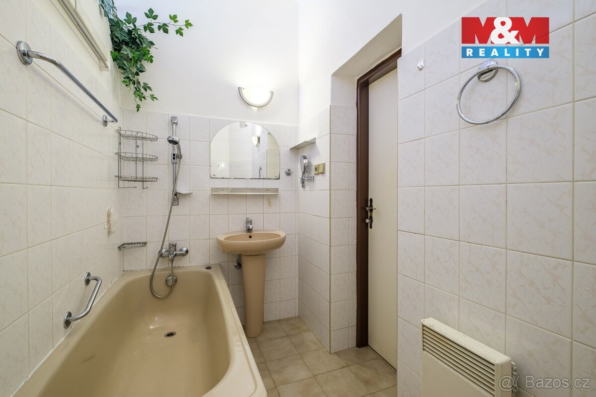 Prodej bytu 4+1, 106 m² + garáž, Kar. Vary, ul. Blahoslavova - 10