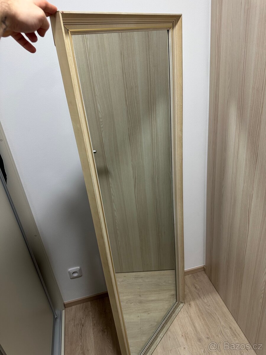 Elegantní vintage zrcadlo v masivním dřevěném rámu - 10