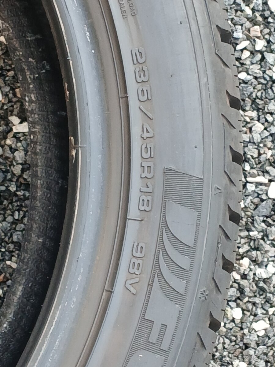 Zimní pneu Fulda Kristall Control HP2 235/45/18 vzorek 8mm - 10