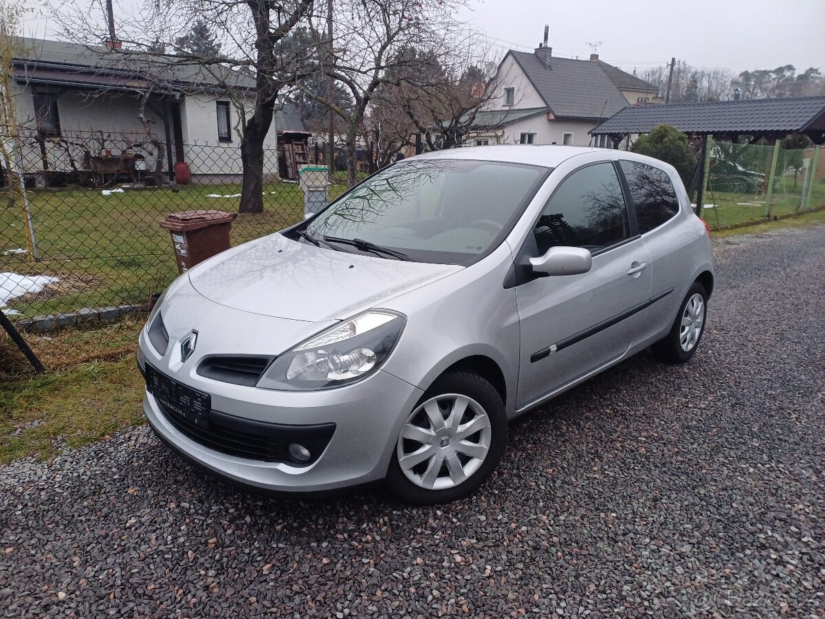 Renault Clio FACELIFT 1.6 16V 135396km. - 10