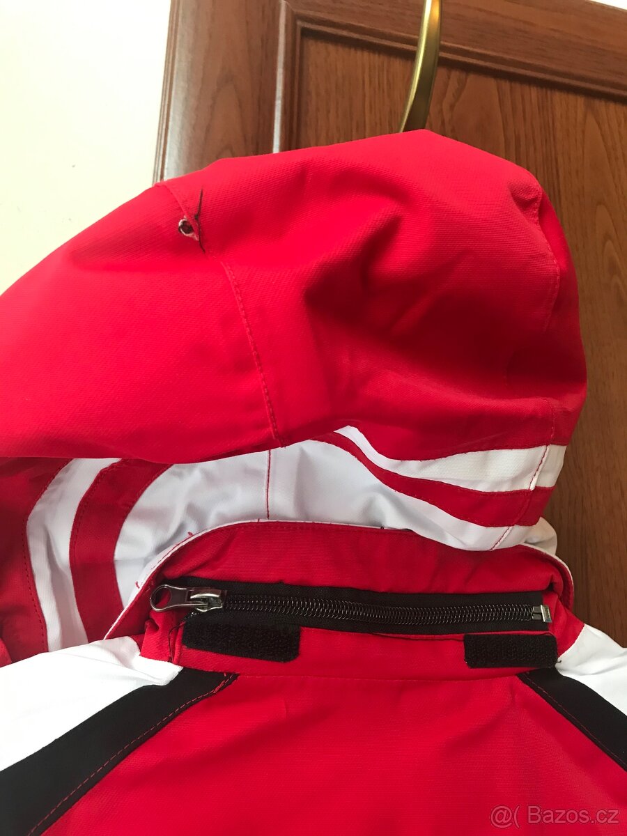 Junior lyžařské bundy Killtec a dívčí lyžařské brýle - 10