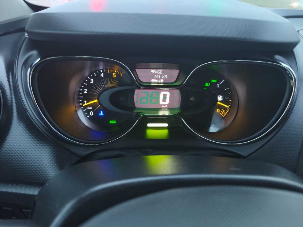 Renault Captur 1,5 dCi (2013) výbava Intens - 10