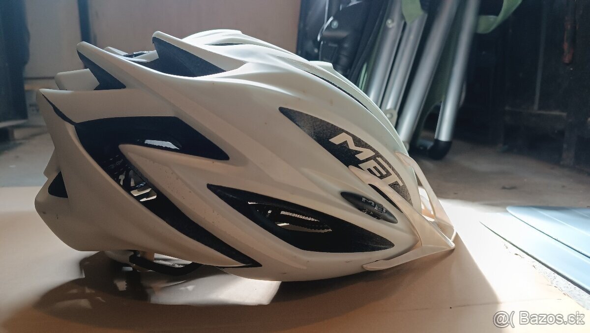 Prilba MET VELENO - 10