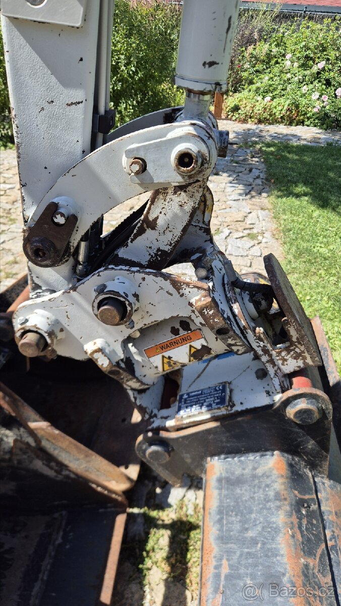 Minibagr Takeuchi TB216 s Powertiltem - 10