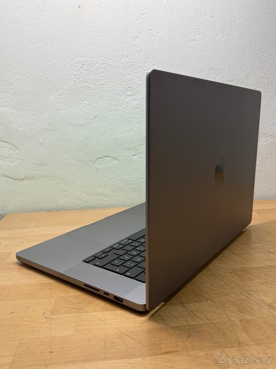 MacBook Pro 16” 2023 CTO /32GB RAM/512GB SSD/Záruka - 10