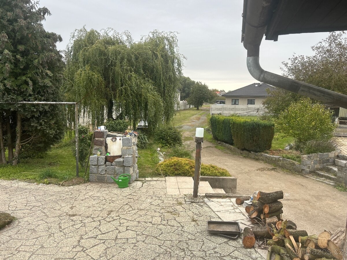 Komplex dvou chat s velkou garáži a pozemkem - 10