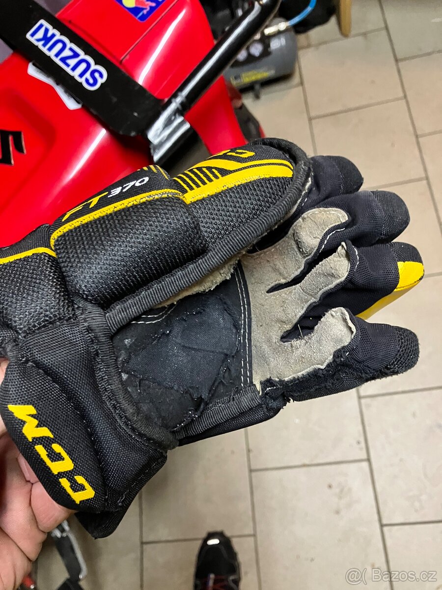 Hokejová výzbroj - 10