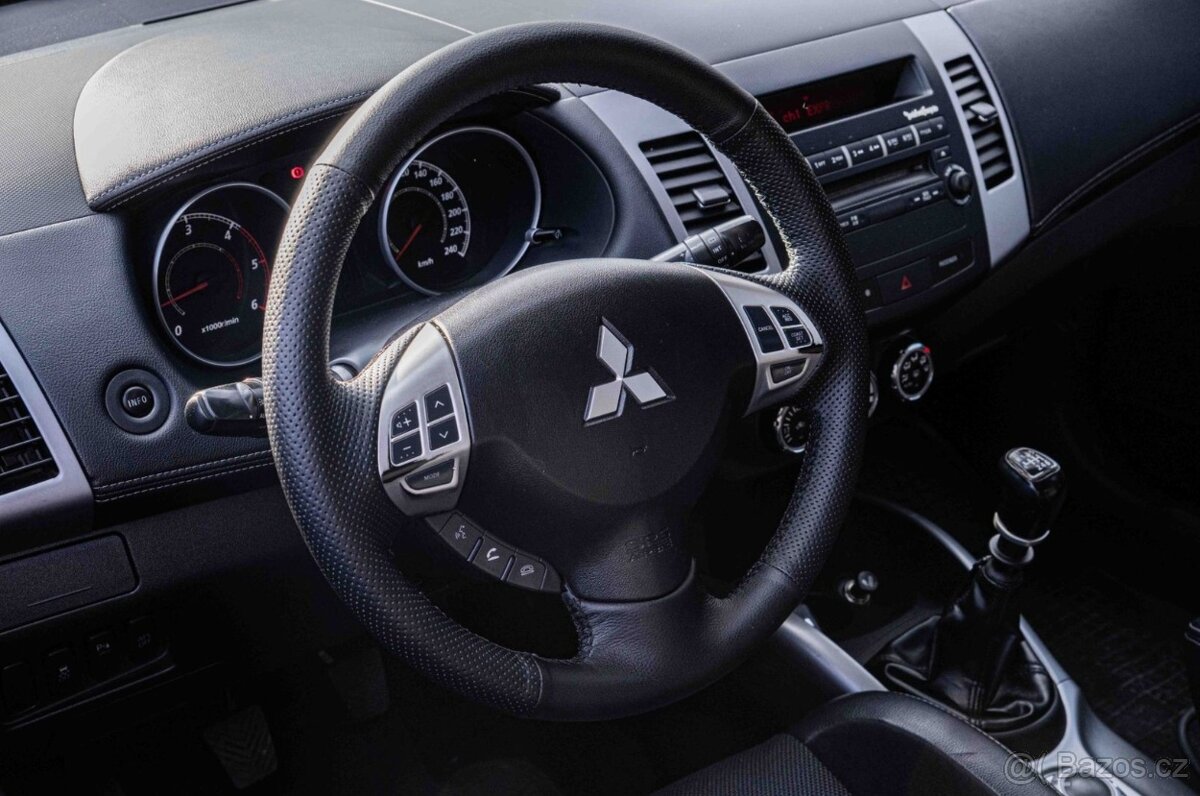 Mitsubishi Outlander 2.2 DI-D - 10