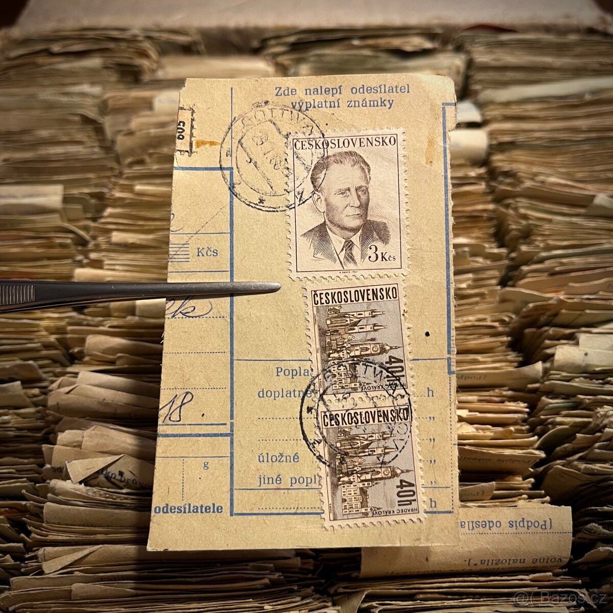 3 krabice výstřižků známek ČSR II - 10