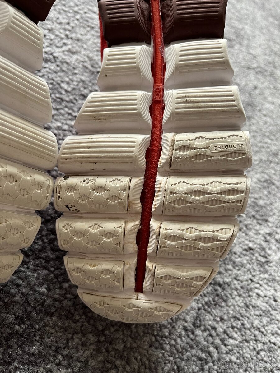 On Running, model Cloudflow, velikost 38,5 - 10