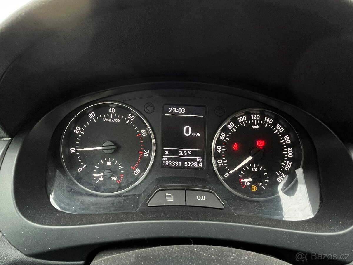 ŠKODA RAPID SPACEBACK 1.2tsi - jen 180tis. km - 10