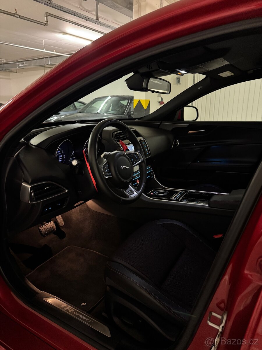 Jaguar XE 2.0D 4x4 R-SPORT DYNAMIC - 10