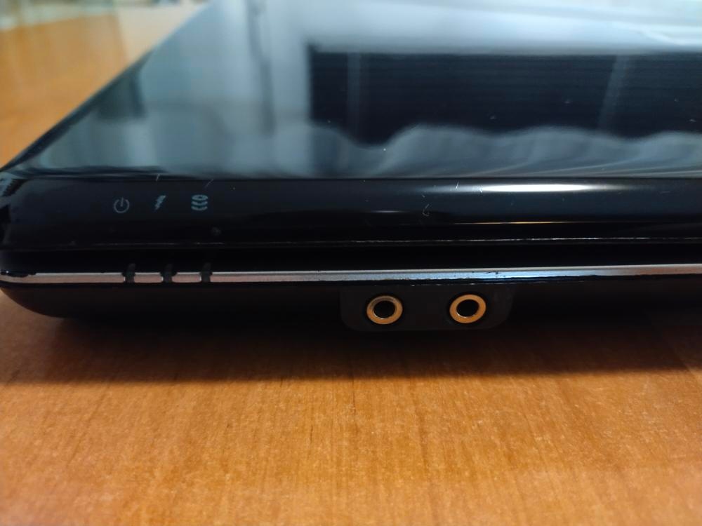 Prodám notebook HP Compaq - 10