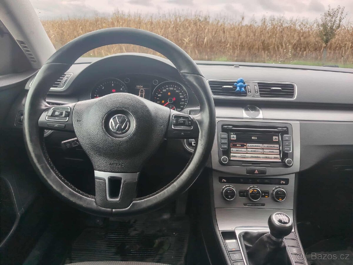 VW Passat B7 sedan 2.0 TDI - 10