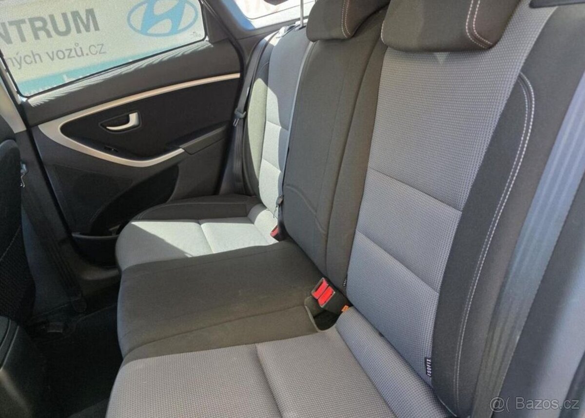 Hyundai i30 1.6-KAMERA-NÍZKÉ KM - 10