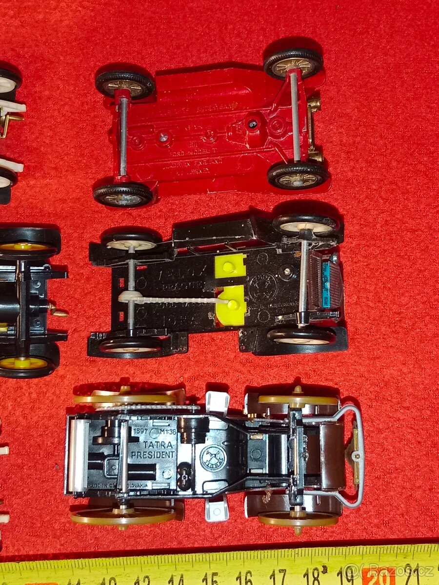 Autíčka veteráni zn. IGRA 11 ks, SMĚR 2 ks atd. 14 ks celkem - 10