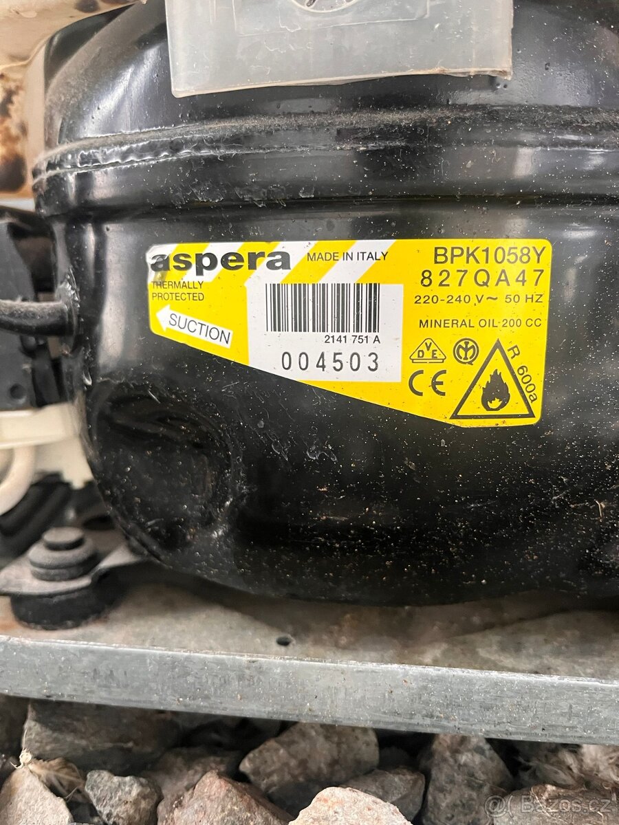 Lednice kombinovaná s mrazákem- LIEBHERR - 10