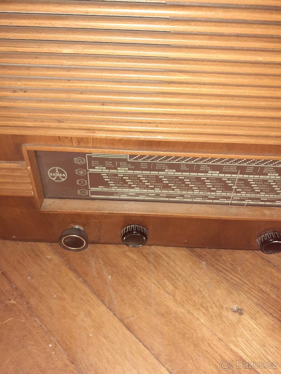 Retro gramofon Supraphon, rádio Tesla 605 A - 10