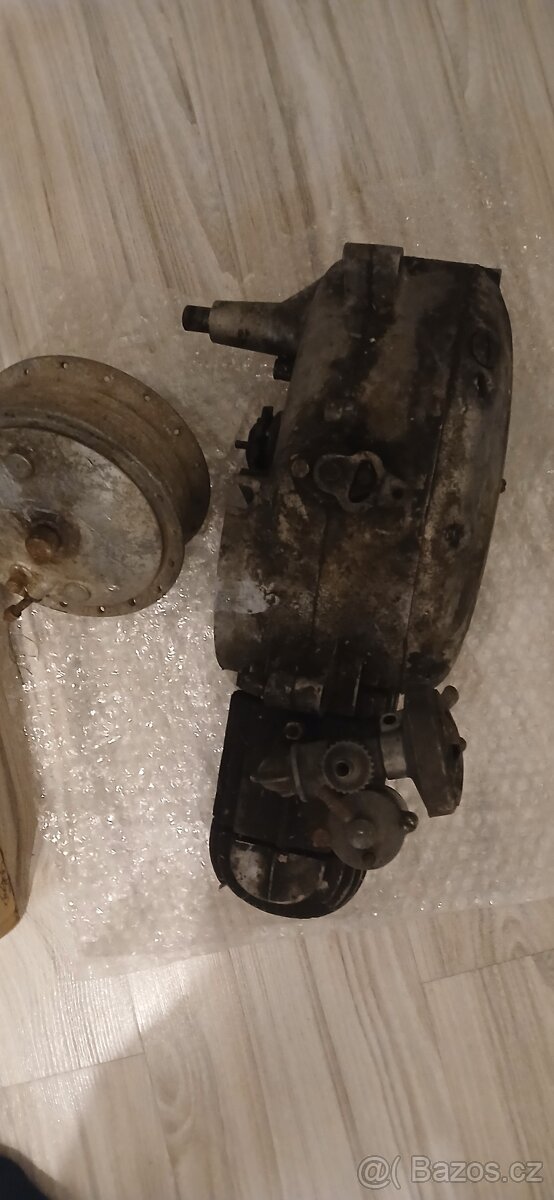 Jawa 555,550 pionyr dily +motor - 10