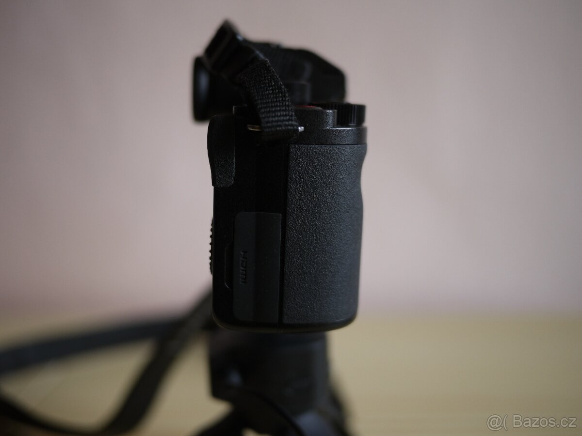 Fotoaparát Panasonic G100+stativ a brašna... - 10