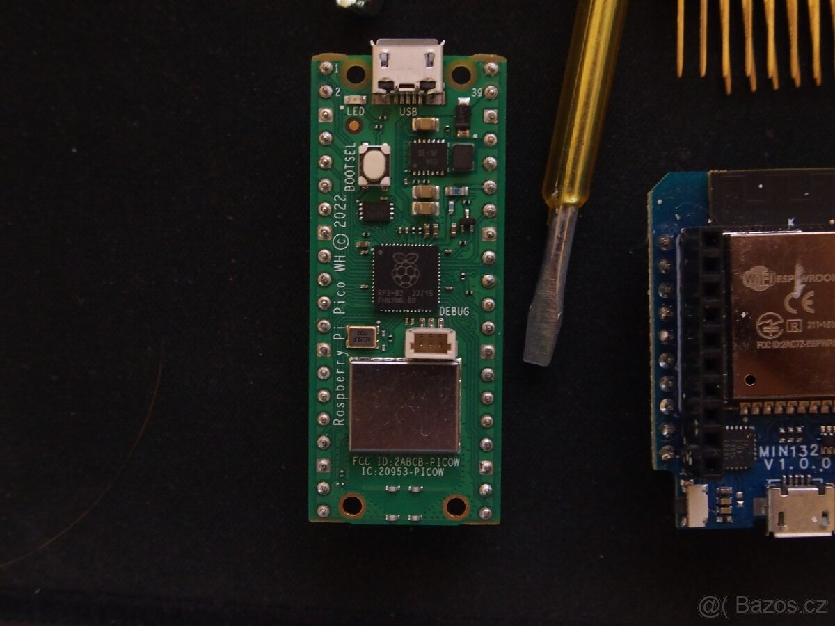 Raspberry Pi Pico + ESP32 + Příslušenství - 10
