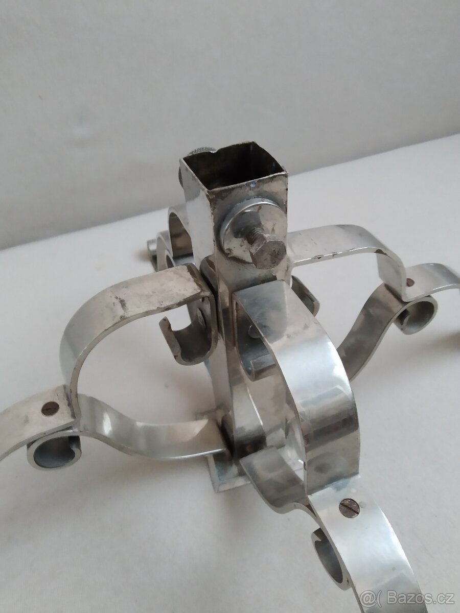 Starý kovový stojan - 10