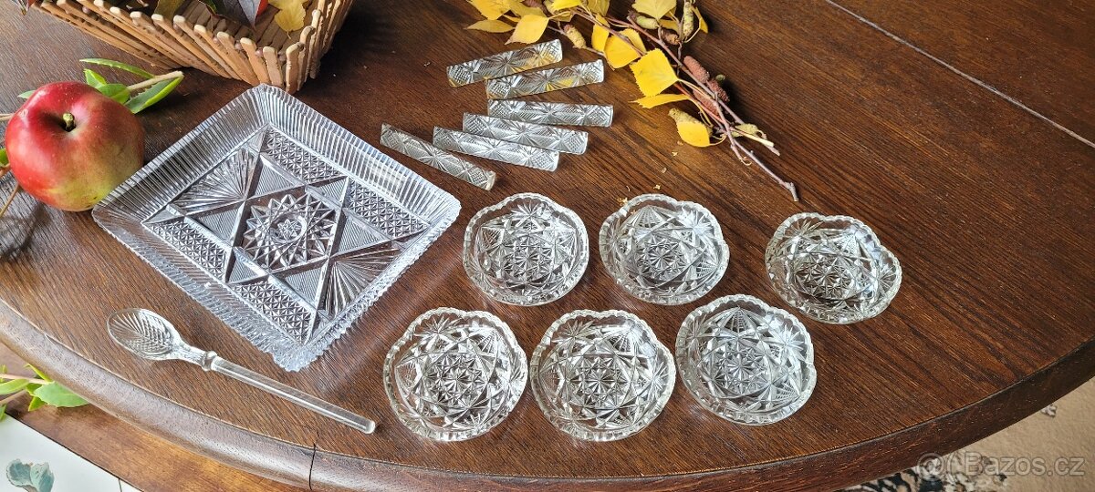 Sada starožitného nádobí z broušeného skla - 10