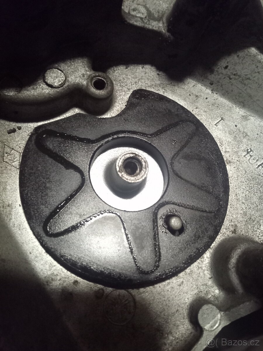 Víko sekundáru Yamaha YZF750R - 10