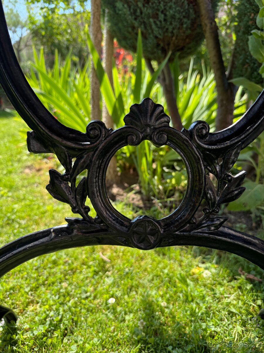 Obdélníkový stůl ze šicího stroje SINGER - 10