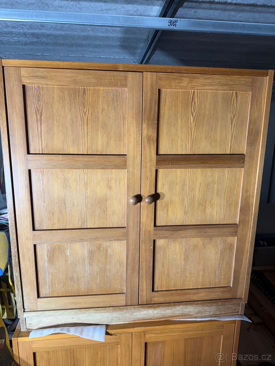 Prodám sestavu 4 skříněk borovicového nábytku - 10