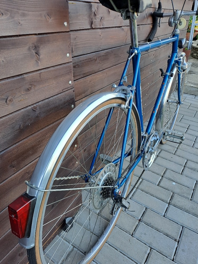 ZÁNOVNÍ ULOŽENKOVÝ Favorit vhodný jako dekorace podniku - 10