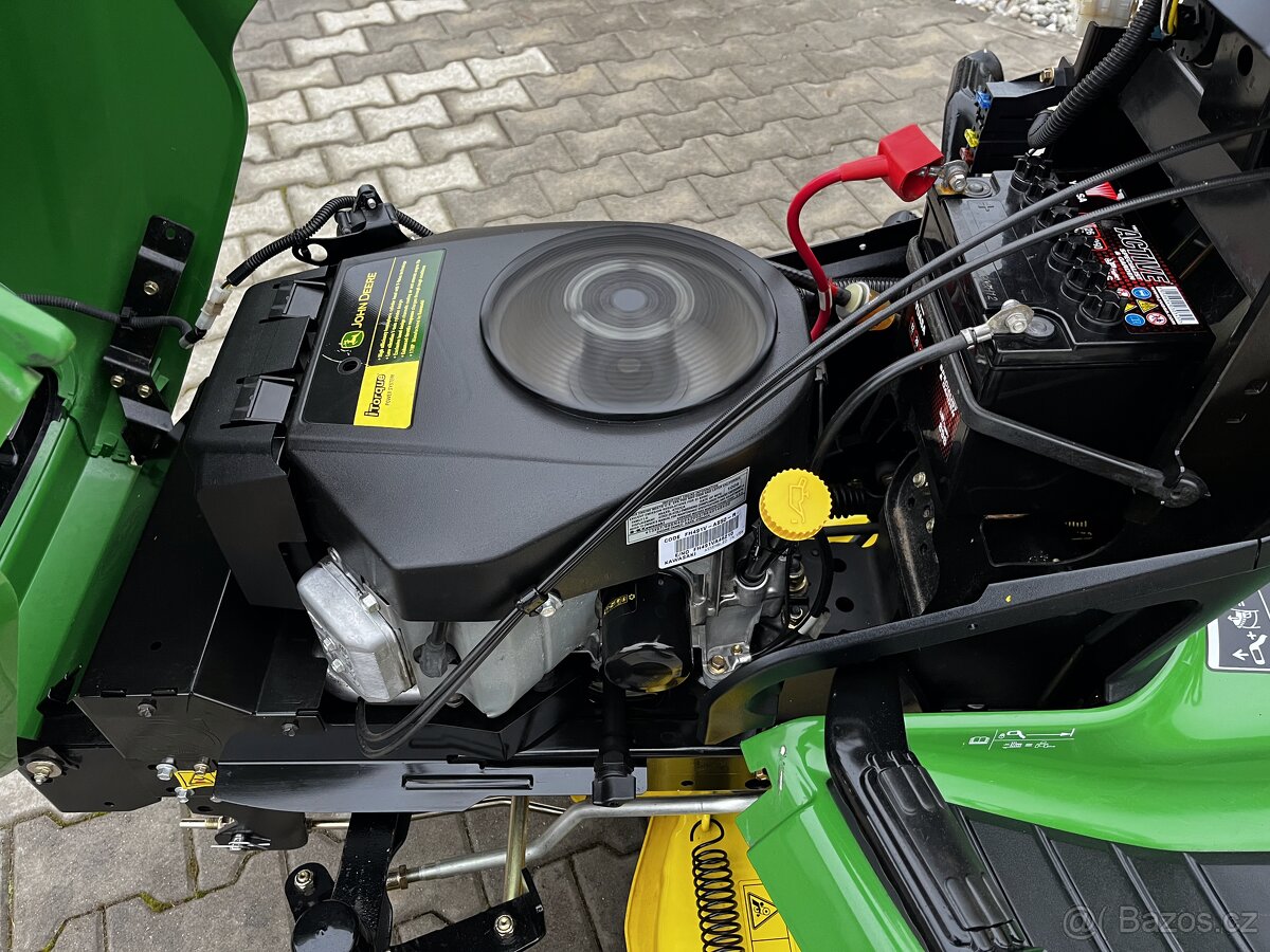 zahradní traktor John Deere X300R - 10