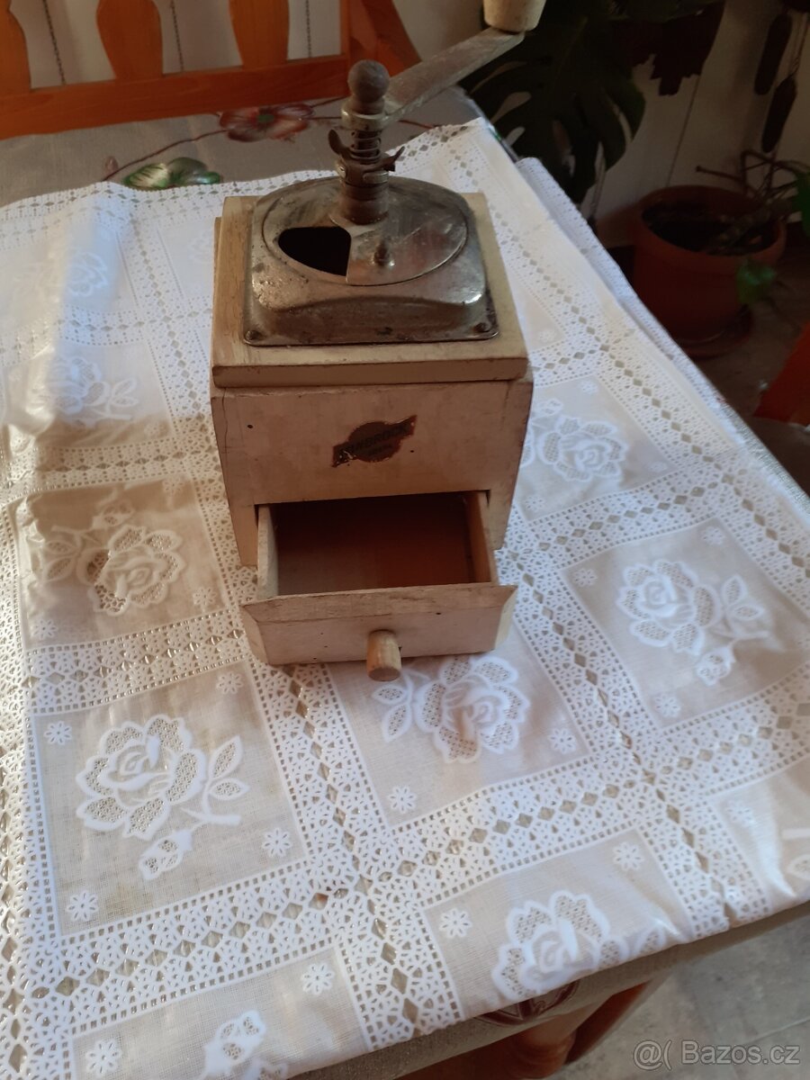 Starožitné odměrky, mlýnek leinbrock, stojan na ubrousky - 10