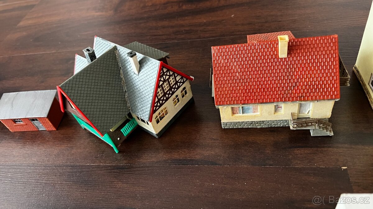 Železnice HO - vláčky, domečky, koleje - 10